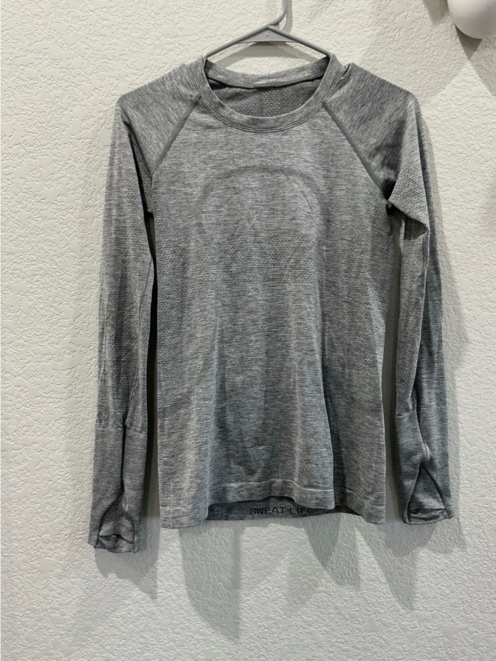 Lululemon Swiftly Tech Shirt Womens 6 Gray Heathered Raglan Sleeve Training